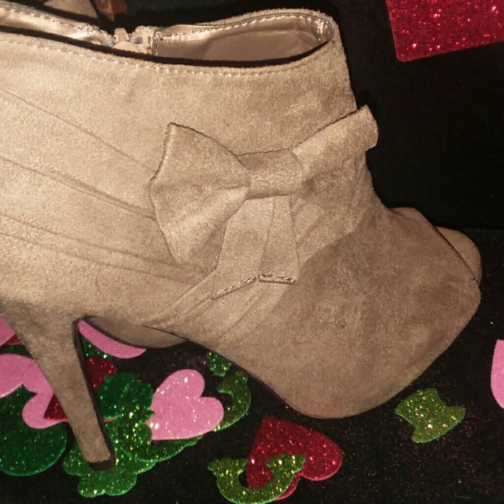 Women's Sz 7 Open-Toed Booties NWOB Sexy & Fun